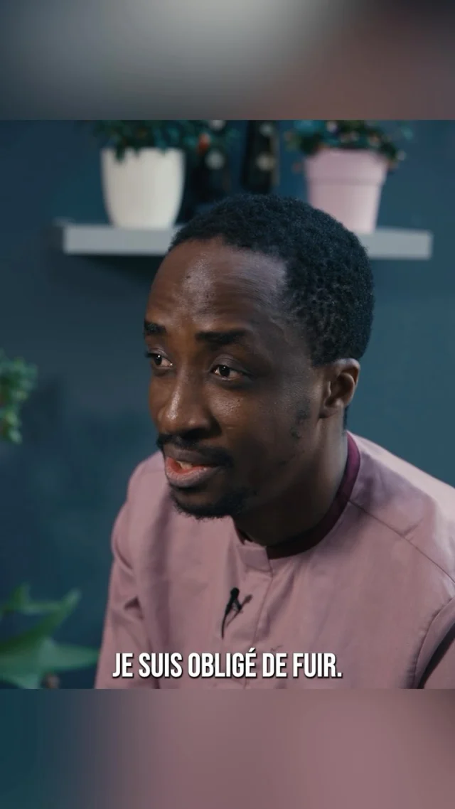 Stéphane est juriste. Il est aussi gay. Mais au Cameroun, aimer un homme peut mener en prison.

À Kribi, sa famille l’a rejeté, agressé, puis poursuivi en justice.
Il a perdu son travail. Sa sécurité. Sa liberté.

Aujourd’hui, Stéphane témoigne 🔥

🎥 Son histoire est à découvrir dans la série « Nos libertés retrouvées ».
👉 Version longue dispo sur YouTube ▶️ https://youtu.be/fkfN_WbS1FY (lien en bio) 

ℹ️ "Nos libertés retrouvées" est une série vidéo de 9 épisodes qui donne la parole à des personnes LGBTQIA+ issues de la migration via des récits de vie forts et poignants 🌈

✅ Abonne-toi pour suivre les prochains épisodes !

#respect👑 #solidarite #NosLibertésRetrouvées #LGBTQIAPlus #Migration #Pride #Cameroun #LGBTQSAFE #belgium #histoire