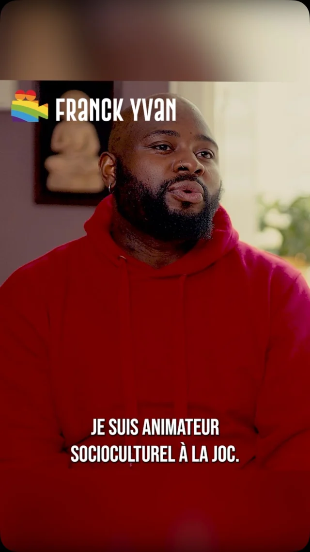 Franck Yvan est homosexuel et vivait au Cameroun.
Mais là-bas, aimer un homme est pénalement répréhensible. 
Pour survivre, il s’est réfugié dans une vie où l’on ne parle jamais de sexualité : celle d’un prêtre.

🎭 Un rôle, un masque… jusqu’au jour où il a décidé d'arrêter de se cacher pour pouvoir être enfin lui-même. 
🎥 Découvrez son témoignage dans « Nos libertés retrouvées ».
👉 Version complète sur notre chaîne YouTube (lien en bio).
#NosLibertésRetrouvées #LGBTQIAPlus #Migration  #Fiertés #Homosexualité #ExilPourAimer #LGBTQSAFE